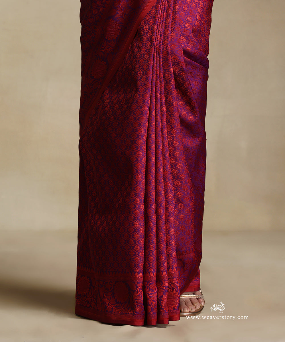 Purple_Handloom_Pure_Katan_Silk_Tanchoi_Banarasi_Saree_With_Red_Small_Flowers_Jaal_And_Sunflower_Border_WeaverStory_04