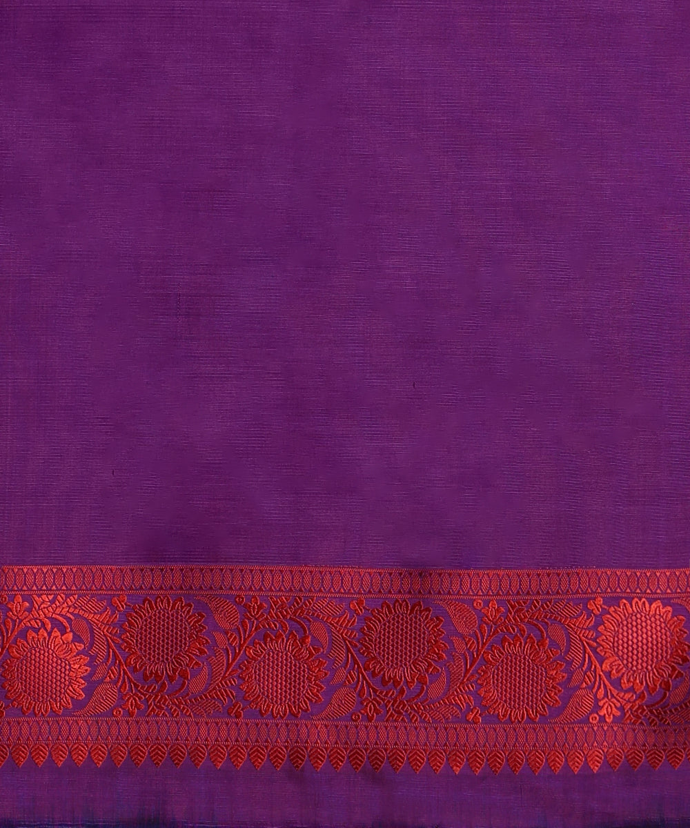 Purple_Handloom_Pure_Katan_Silk_Tanchoi_Banarasi_Saree_With_Red_Small_Flowers_Jaal_And_Sunflower_Border_WeaverStory_05