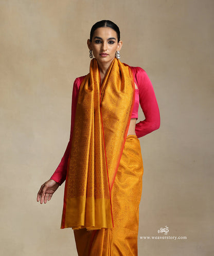 Handloom_Mustard_Pure_Katan_Silk_Tanchoi_Banarasi_Saree_With_Ambi_Border_And_Red_Selvedge_WeaverStory_01