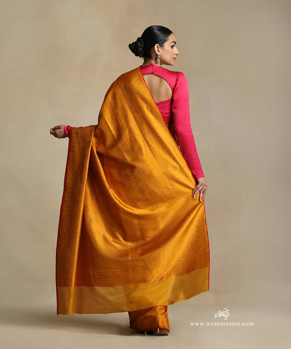 Handloom_Mustard_Pure_Katan_Silk_Tanchoi_Banarasi_Saree_With_Ambi_Border_And_Red_Selvedge_WeaverStory_03