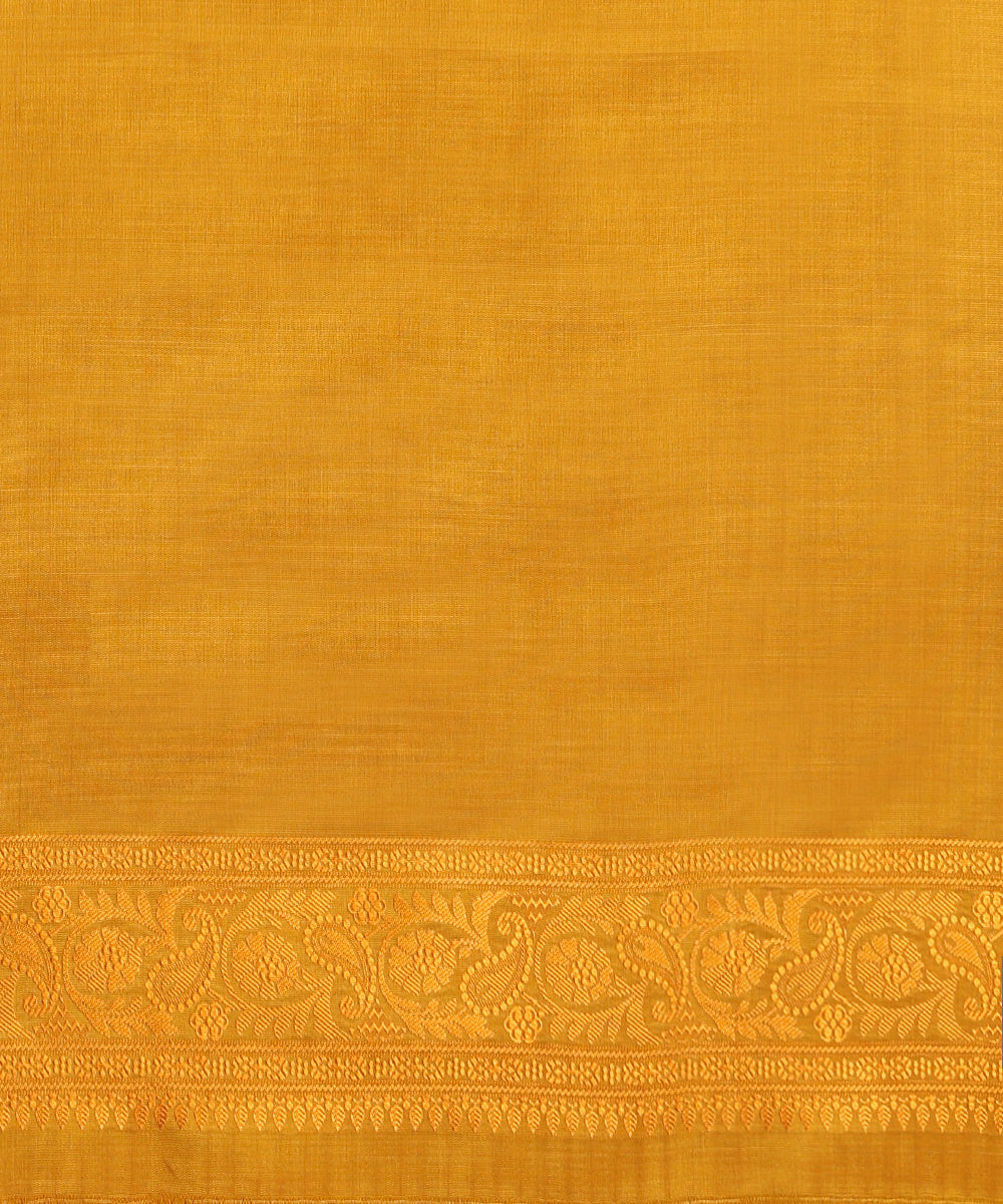 Handloom_Mustard_Pure_Katan_Silk_Tanchoi_Banarasi_Saree_With_Ambi_Border_And_Red_Selvedge_WeaverStory_05