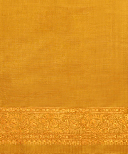 Handloom_Mustard_Pure_Katan_Silk_Tanchoi_Banarasi_Saree_With_Ambi_Border_And_Red_Selvedge_WeaverStory_05