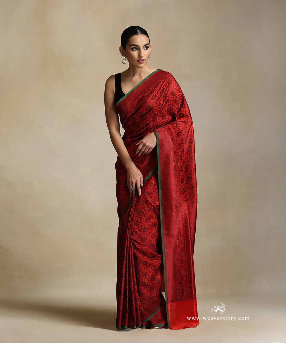 Handloom_Red_Pure_Katan_Silk_Tanchoi_Banarasi_Saree_With_Black_Jaal_And_Zigzag_Border_WeaverStory_02