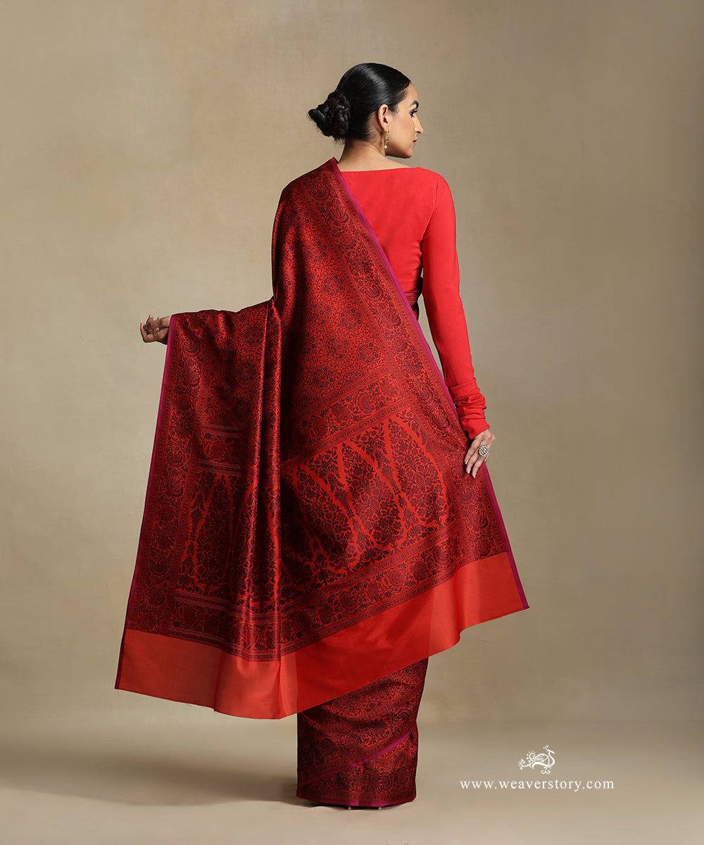 Red_Handloom_Pure_Katan_Silk_Tanchoi_Banarasi_Saree_With_Flower_Border_And_Magenta_Selvedge_WeaverStory_03