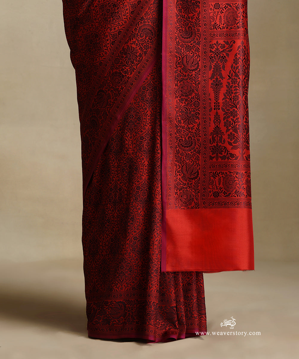 Red_Handloom_Pure_Katan_Silk_Tanchoi_Banarasi_Saree_With_Flower_Border_And_Magenta_Selvedge_WeaverStory_04