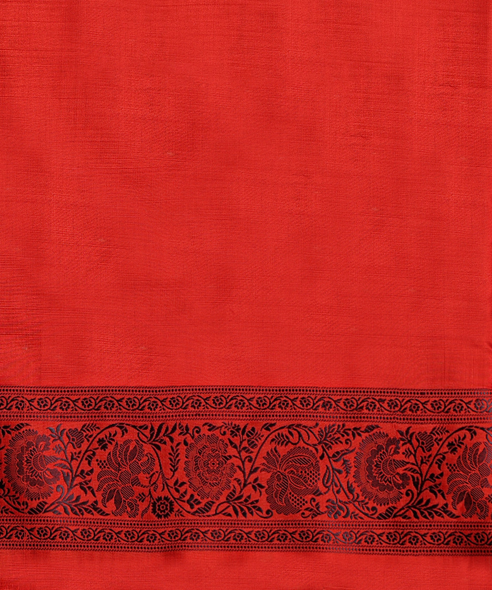 Red_Handloom_Pure_Katan_Silk_Tanchoi_Banarasi_Saree_With_Flower_Border_And_Magenta_Selvedge_WeaverStory_05