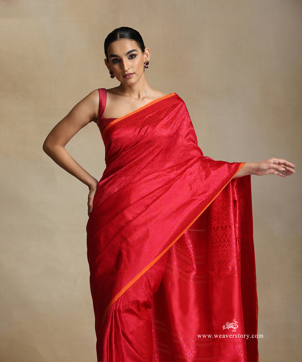 Red_Handloom_Pure_Katan_Silk_Tanchoi_Banarasi_Saree_With_Pink_Flower_Jaal_And_Orange_Selvedge_WeaverStory_01