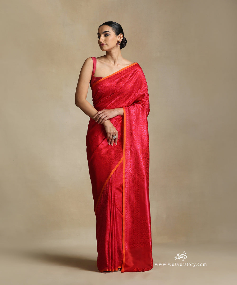 Red_Handloom_Pure_Katan_Silk_Tanchoi_Banarasi_Saree_With_Pink_Flower_Jaal_And_Orange_Selvedge_WeaverStory_02