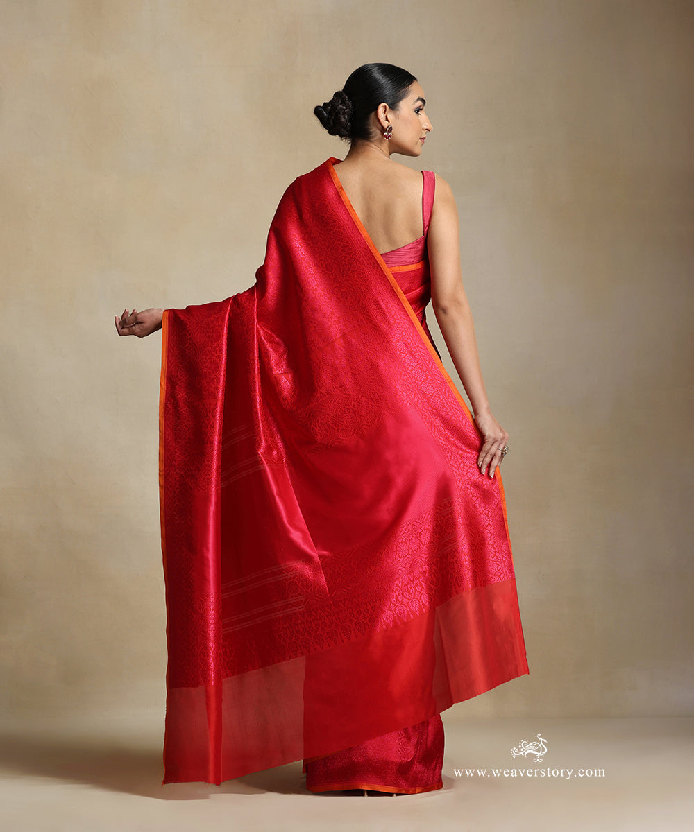 Red_Handloom_Pure_Katan_Silk_Tanchoi_Banarasi_Saree_With_Pink_Flower_Jaal_And_Orange_Selvedge_WeaverStory_03