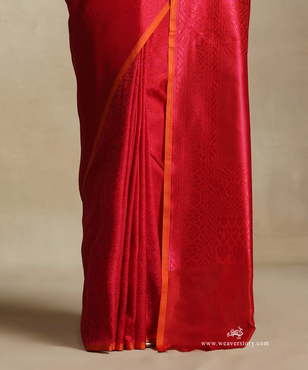 Red_Handloom_Pure_Katan_Silk_Tanchoi_Banarasi_Saree_With_Pink_Flower_Jaal_And_Orange_Selvedge_WeaverStory_04