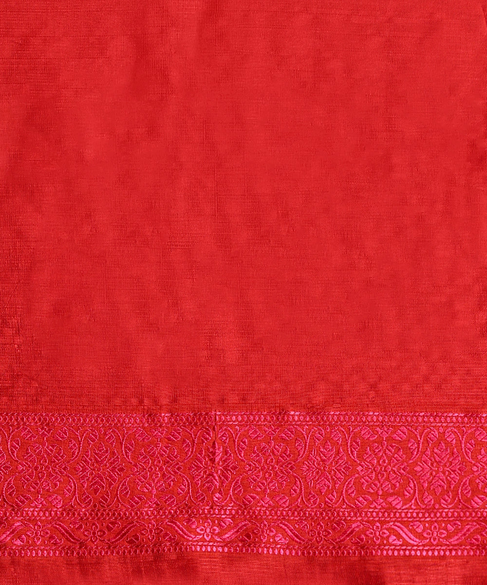 Red_Handloom_Pure_Katan_Silk_Tanchoi_Banarasi_Saree_With_Pink_Flower_Jaal_And_Orange_Selvedge_WeaverStory_05