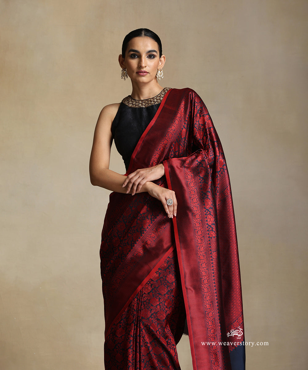 Handloom_Navy_Blue_Pure_Katan_Silk_Tanchoi_Banarasi_Saree_With_Red_Flower_Jaal_And_Zigzag_Border_WeaverStory_01