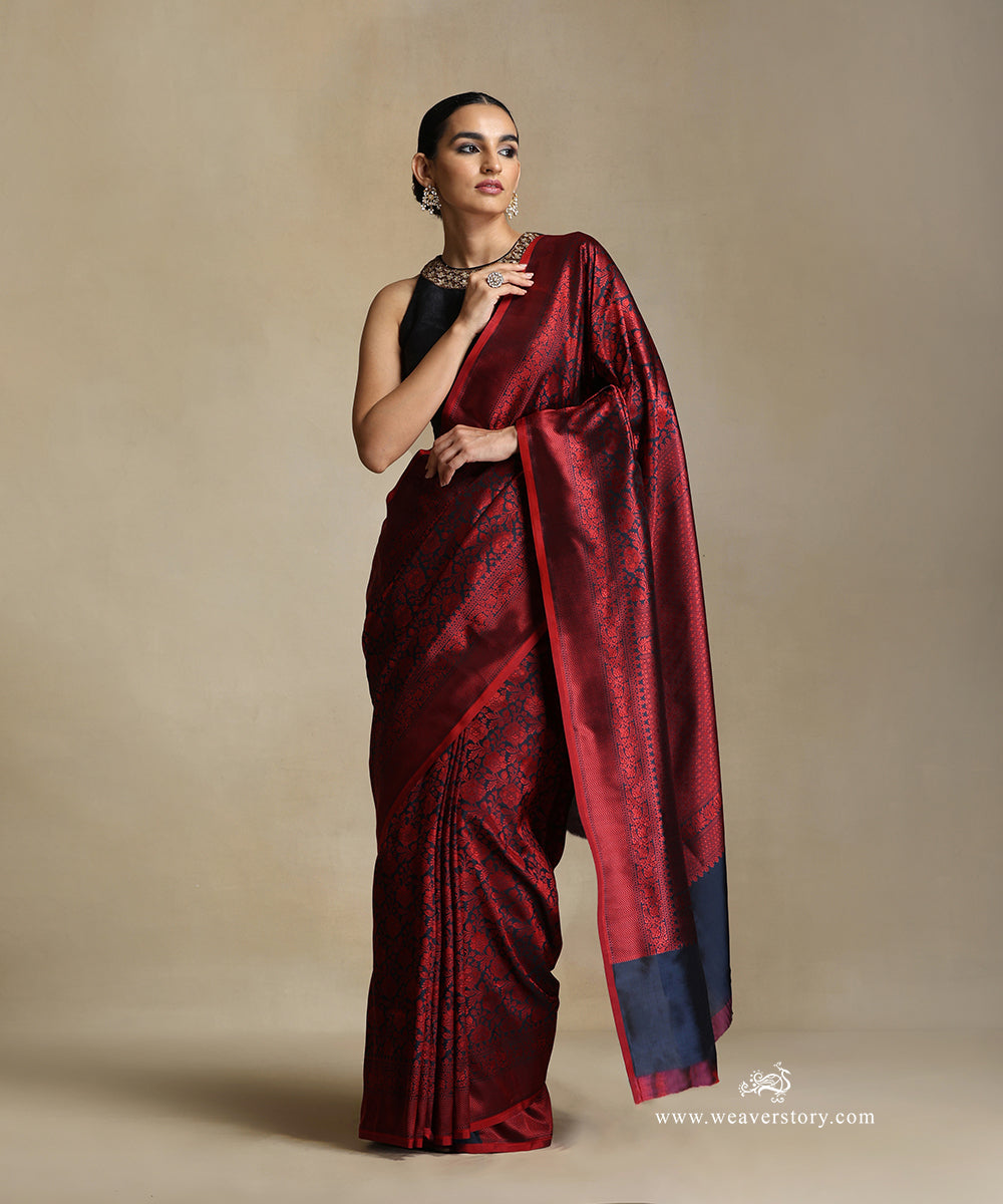 Handloom_Navy_Blue_Pure_Katan_Silk_Tanchoi_Banarasi_Saree_With_Red_Flower_Jaal_And_Zigzag_Border_WeaverStory_02