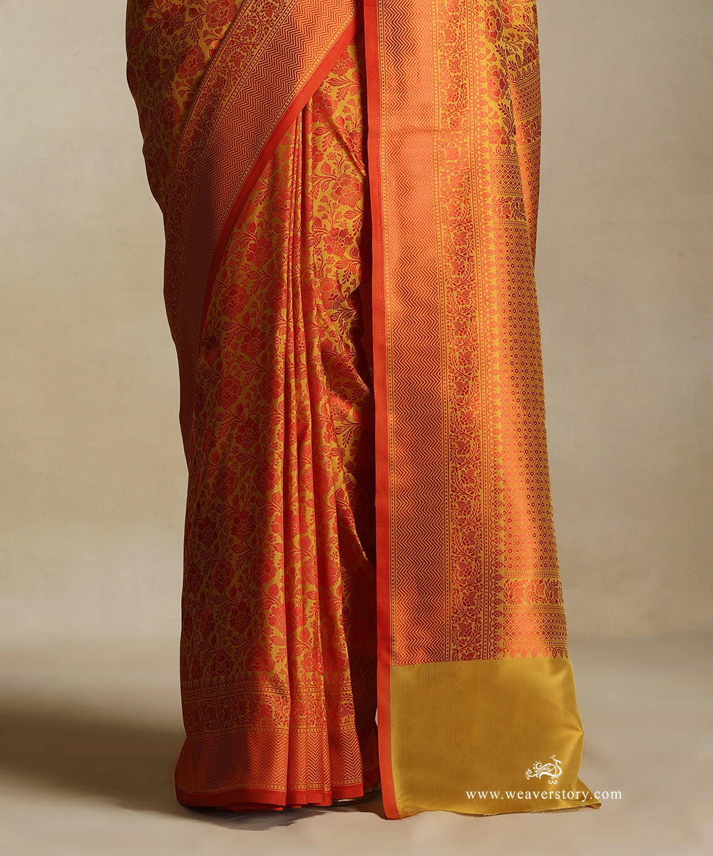 Handloom_Mustard_Pure_Katan_Silk_Tanchoi_Banarasi_Saree_With_Red_Flower_Jaal_And_Zigzag_Border_WeaverStory_04