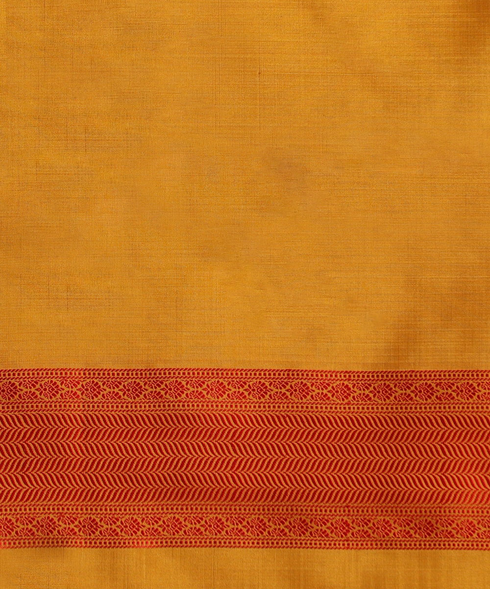 Handloom_Mustard_Pure_Katan_Silk_Tanchoi_Banarasi_Saree_With_Red_Rangoli_Jaal_And_Red_Selvedge_WeaverStory_05