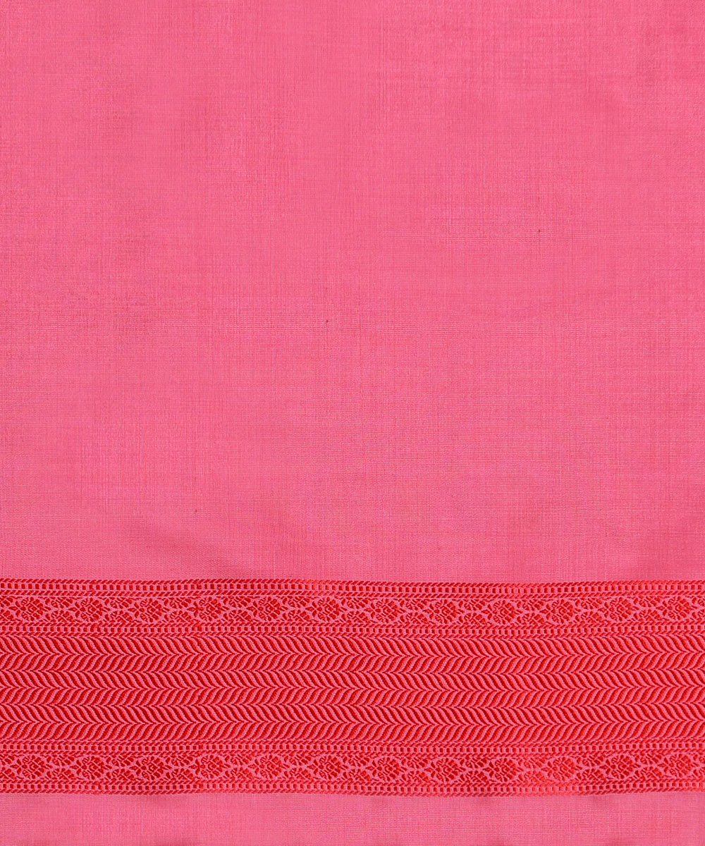 Baby_Pink_Handloom_Pure_Katan_Silk_Tanchoi_Banarasi_Saree_With_Red_Rangoli_Jaal_And_Orange_Selvedge_WeaverStory_05