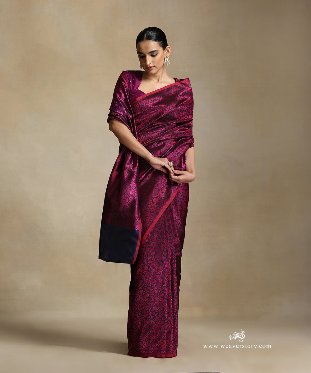 Handloom_Navy_Pure_Katan_Silk_Tanchoi_Banarasi_Saree_With_Magenta_Flower_Jaal_WeaverStory_02