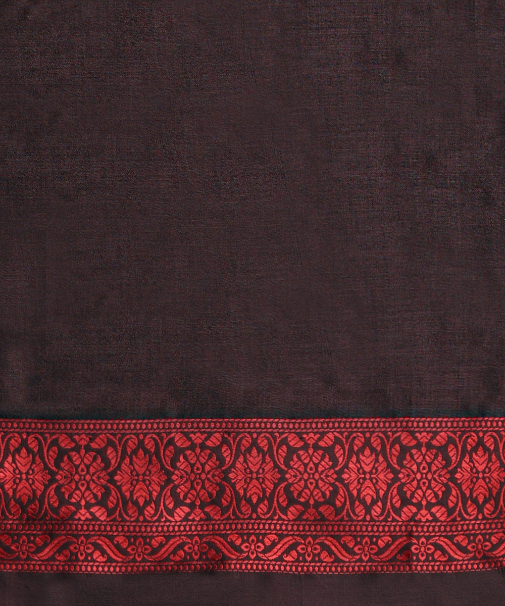 Black_Handloom_Pure_Katan_Silk_Tanchoi_Banarasi_Saree_With_Black_Flower_Jaal_WeaverStory_05