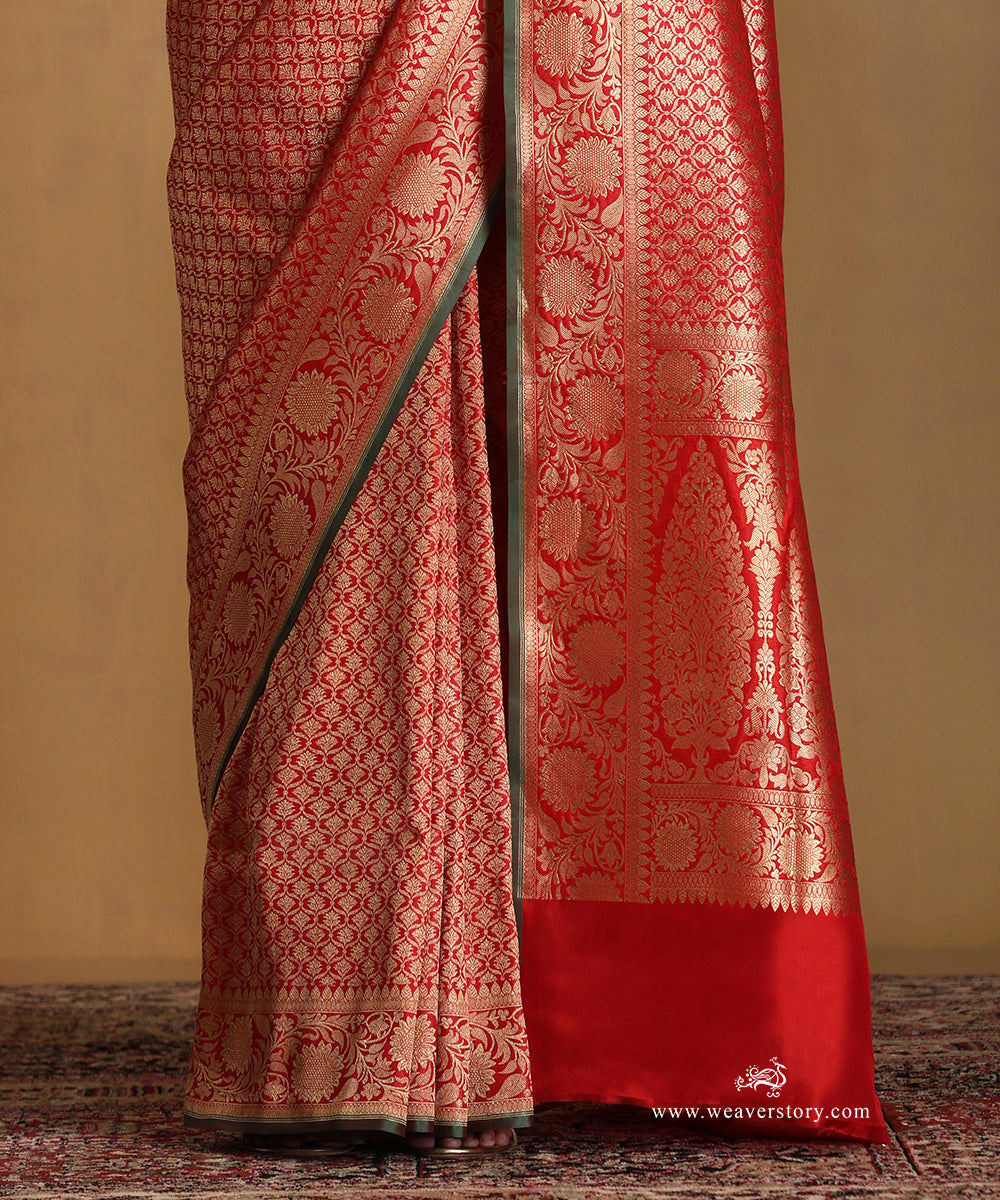 Red_Handloom_Pure_Katan_Silk_Kimkhab_Small_Leaves_Motifs_Saree_With_Green_Selvedge_And_Sunflower_Border_WeaverStory_04