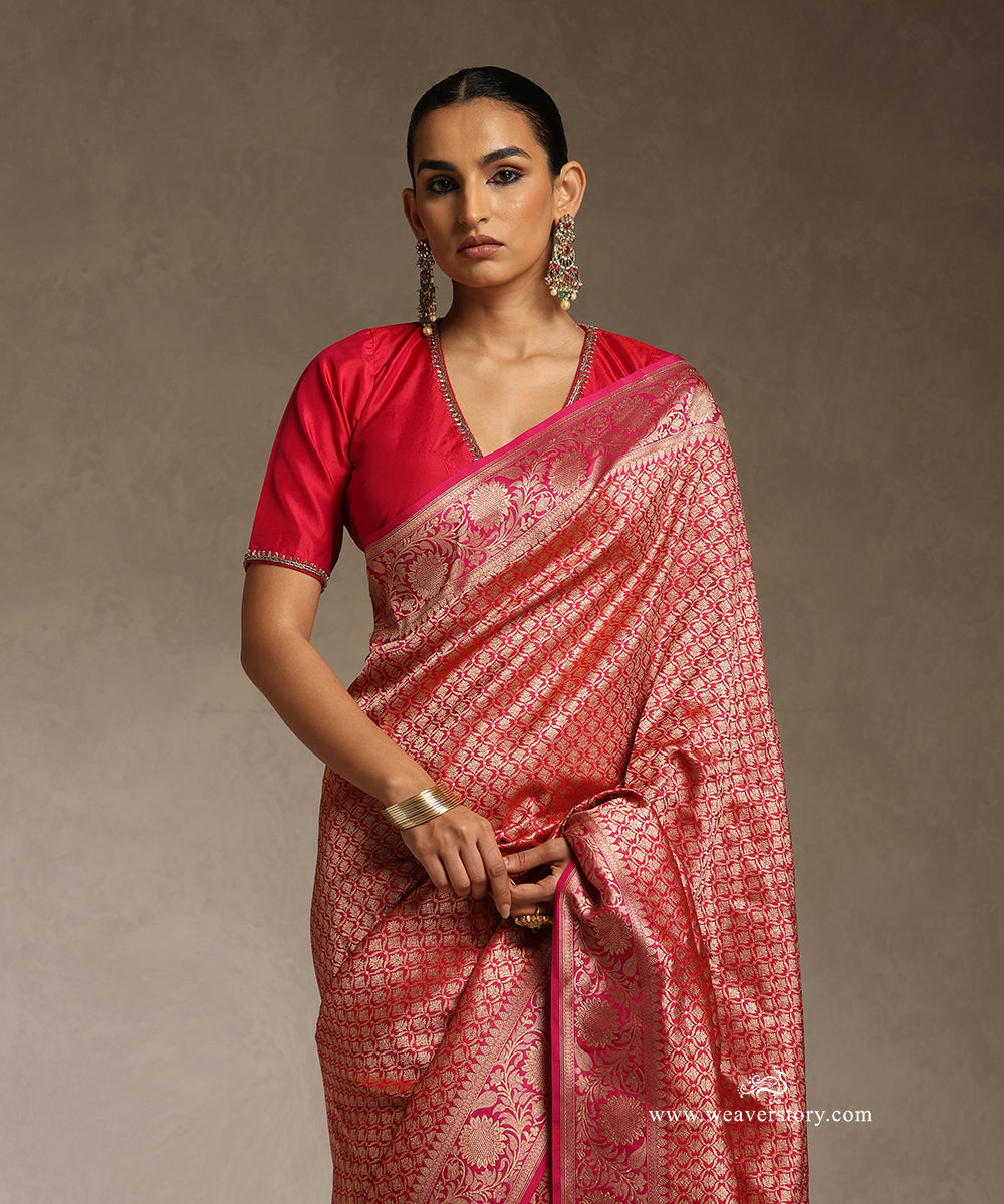 Rani_Pink_Handloom_Pure_Katan_Silk_Kimbhab_Banarasi_Saree_With_Small_Leaf_Motifs_Pink_Selvedge_And_Sunflower_Border_WeaverStory_02