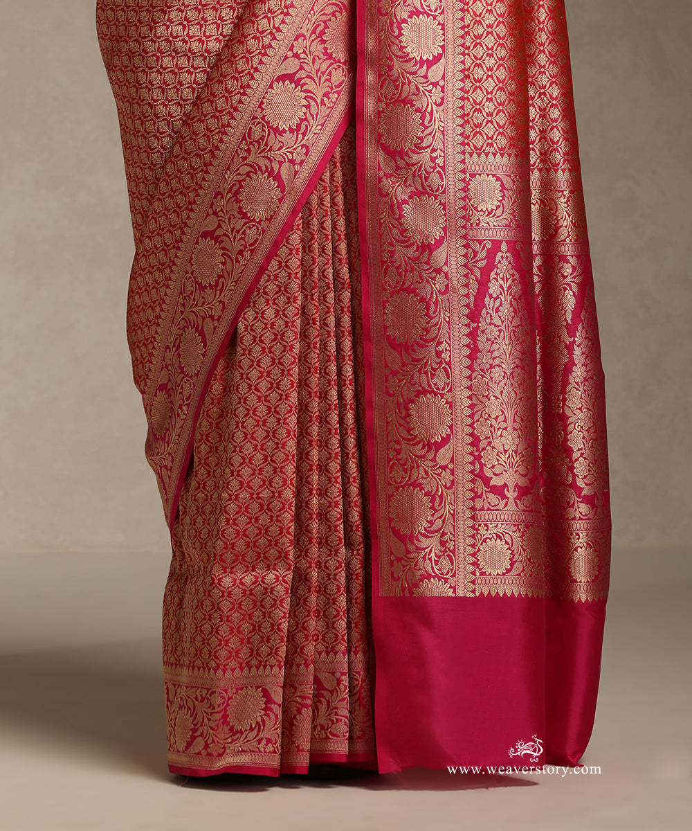 Rani_Pink_Handloom_Pure_Katan_Silk_Kimbhab_Banarasi_Saree_With_Small_Leaf_Motifs_Pink_Selvedge_And_Sunflower_Border_WeaverStory_04