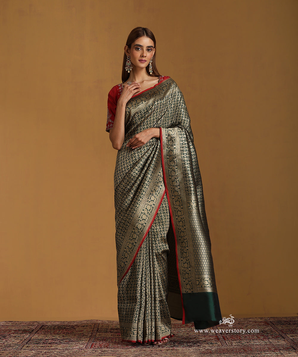 Handloom_Dark_Green_Pure_Katan_Silk_Kimkhab_Small_Flowers_Motifs_Banarasi_Saree_With_Ambi_Border_WeaverStory_01