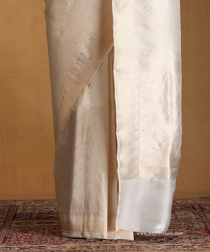 Off_White_Handloom_Pure_Katan_Silk_Kimkhab_Banarasi_Saree_WeaverStory_04