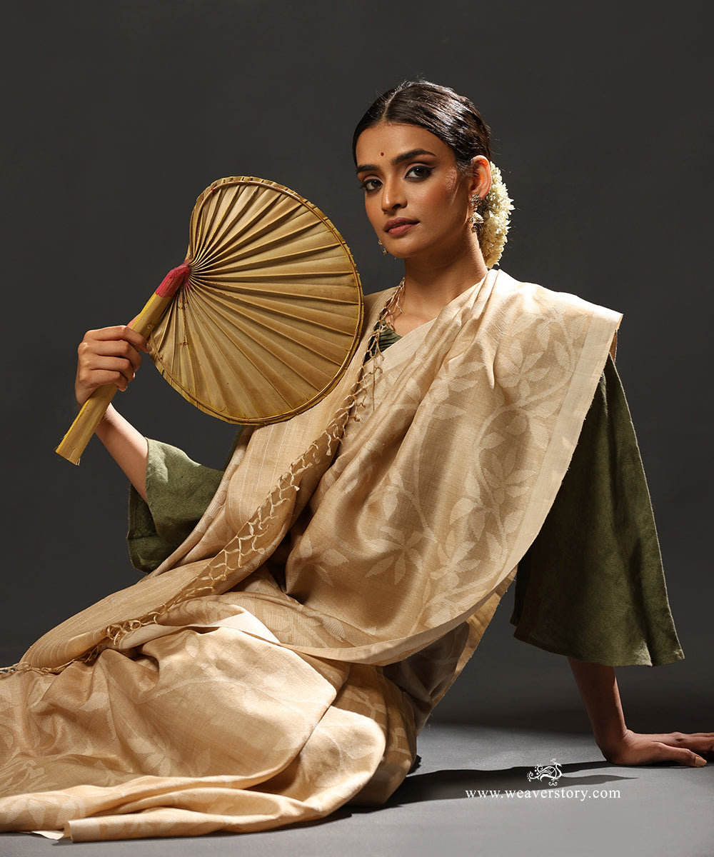Beige_Handloom_Pure_Tussar_Silk_Jamdani_Saree_With_Floral_Vine_Jaal_WeaverStory_01