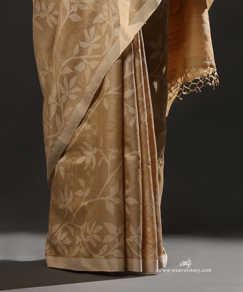 Beige_Handloom_Pure_Tussar_Silk_Jamdani_Saree_With_Floral_Vine_Jaal_WeaverStory_04