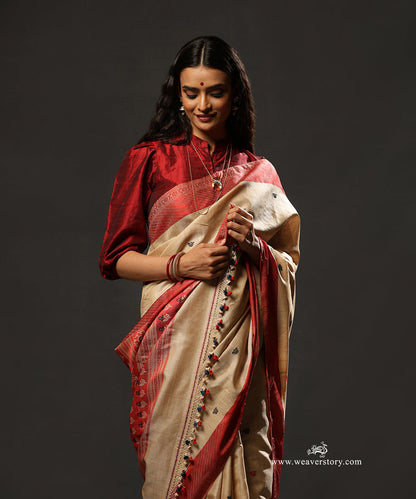 Beige_Handloom_Pure_Tussar_Silk_Jamdani_Saree_With_Red_Border_And_Pallu_WeaverStory_02