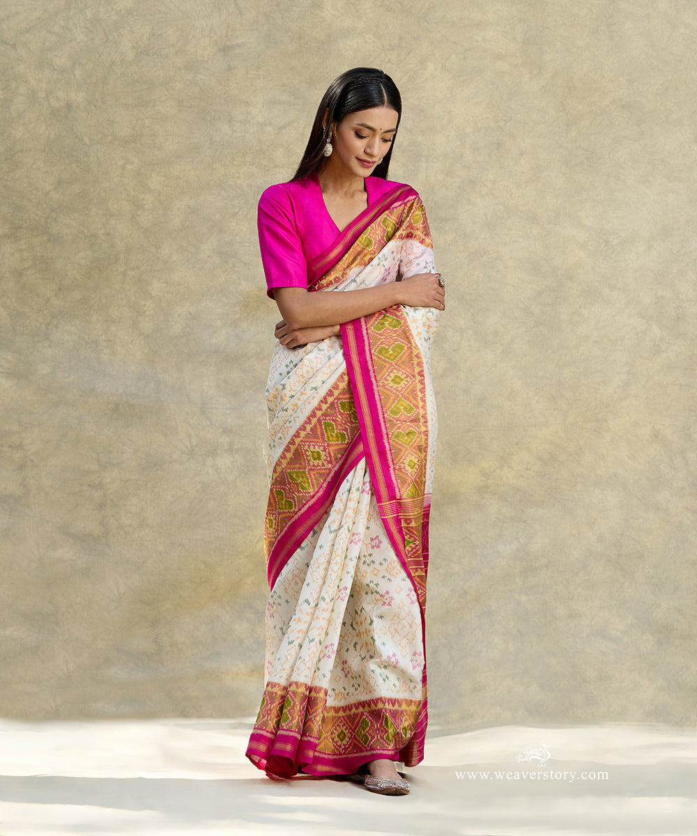 White_Handloom_Pure_Mulberry_Silk_Ikat_Patola_Saree_With_Pink_Pallu_And_Tissue_Border_WeaverStory_01