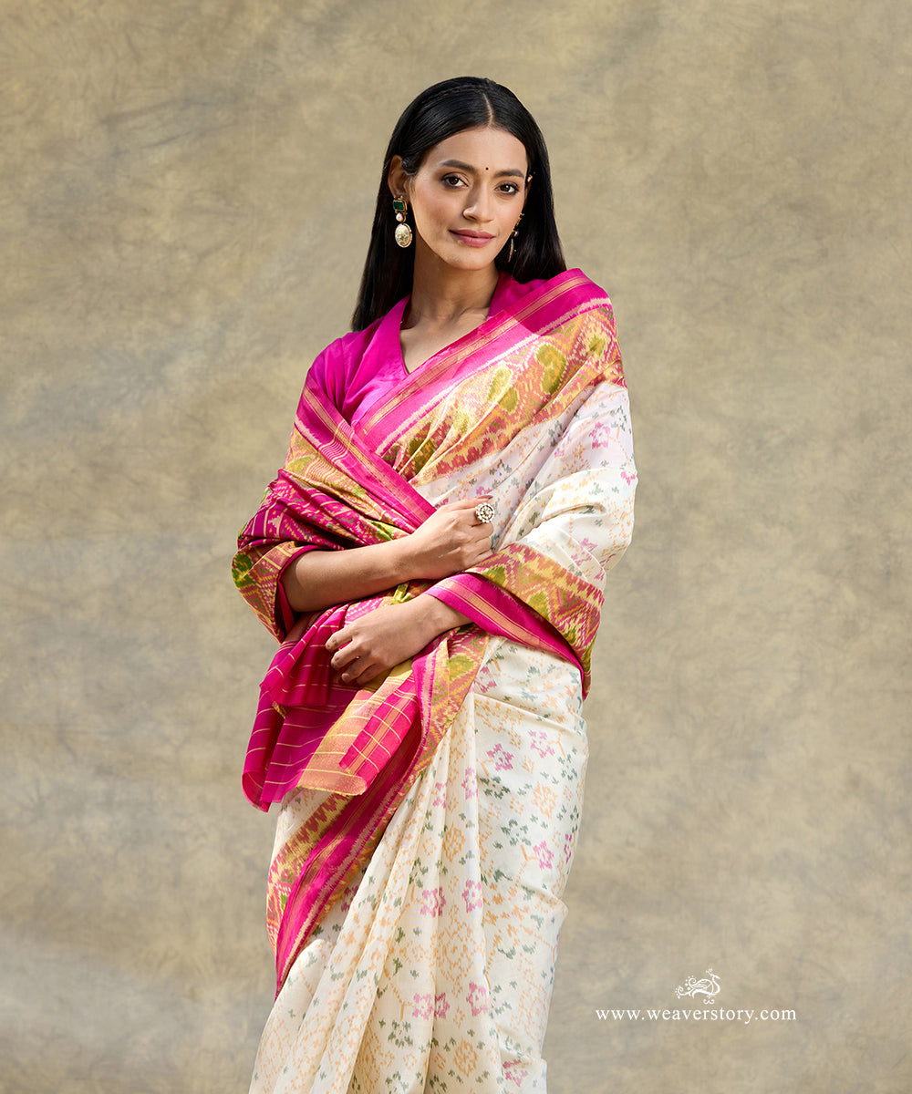 White_Handloom_Pure_Mulberry_Silk_Ikat_Patola_Saree_With_Pink_Pallu_And_Tissue_Border_WeaverStory_02