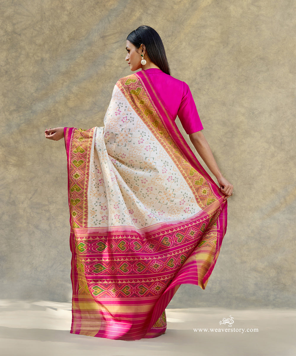 White_Handloom_Pure_Mulberry_Silk_Ikat_Patola_Saree_With_Pink_Pallu_And_Tissue_Border_WeaverStory_03