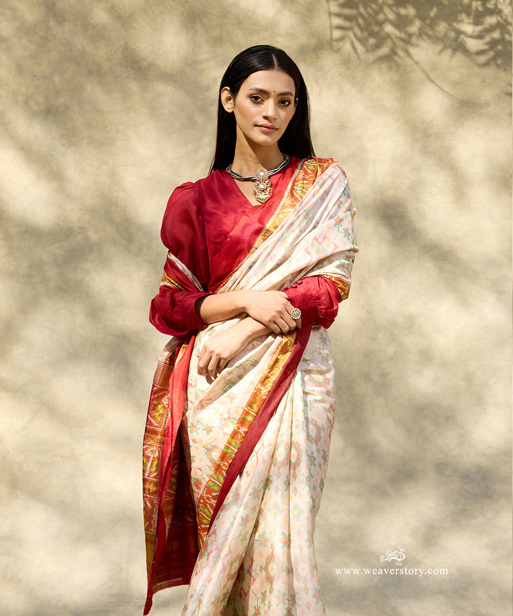 Beige_Handloom_Pure_Mulberry_Silk_Ikat_Patola_Saree_With_Red_Pallu_And_Tissue_Border_WeaverStory_02