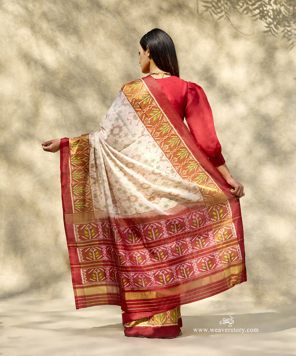 Beige_Handloom_Pure_Mulberry_Silk_Ikat_Patola_Saree_With_Red_Pallu_And_Tissue_Border_WeaverStory_03