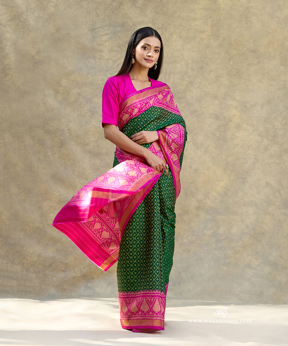 Dark_Green_Handloom_Pure_Pure_Mulberry_Silk_Ikat_Patola_Saree_With_Pink_Border_Pallu_WeaverStory_01