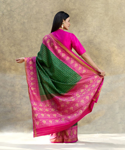 Dark_Green_Handloom_Pure_Pure_Mulberry_Silk_Ikat_Patola_Saree_With_Pink_Border_Pallu_WeaverStory_03