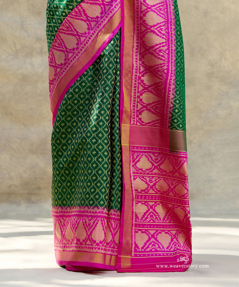 Dark_Green_Handloom_Pure_Pure_Mulberry_Silk_Ikat_Patola_Saree_With_Pink_Border_Pallu_WeaverStory_04