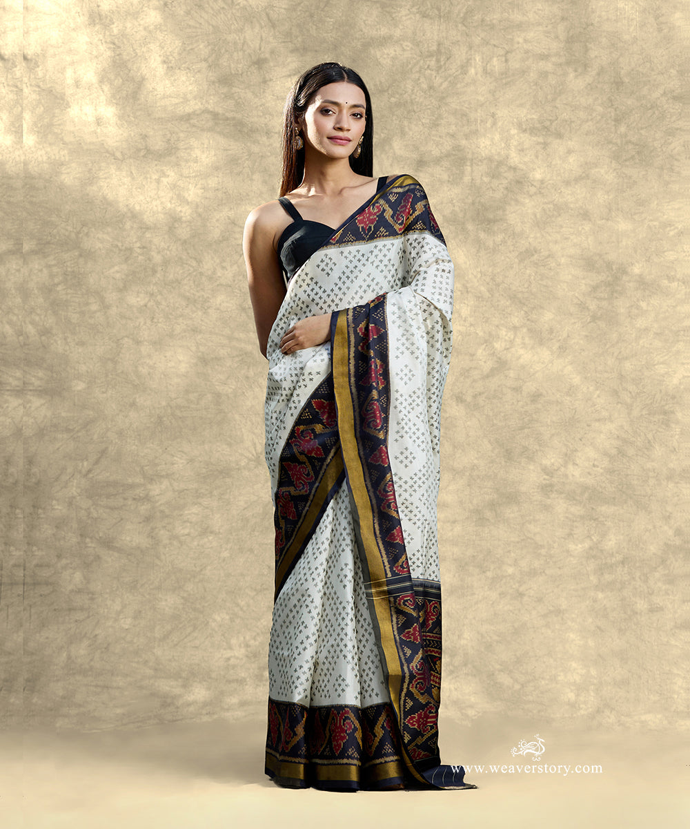 Offwhite_Handloom_Pure_Pure_Mulberry_Silk_Ikat_Patola_Saree_With_Black_Border_Pallu_WeaverStory_02