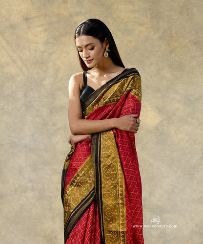 Red_Handloom_Pure_Pure_Mulberry_Silk_Ikat_Patola_Saree_With_Black_Barder_Pallu_WeaverStory_02