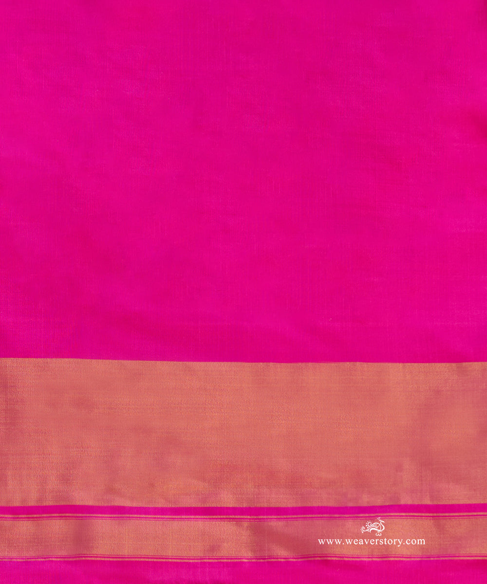 Green_Handloom_Pure_Mulberry_Silk_Ikat_Patola_Saree_With_Pink_Border_Pallu_WeaverStory_05