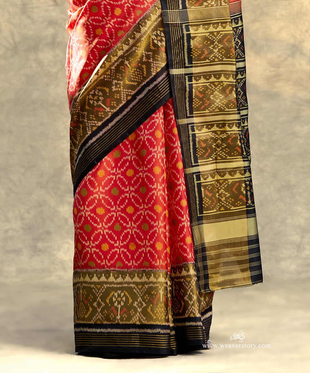 Rust_Orange_Handloom_Pure_Mulberry_Silk_Ikat_Patola_Saree_With_Black_Border_Pallu_WeaverStory_04