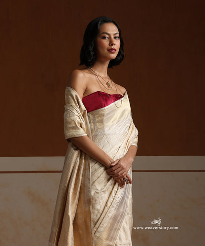 Creme_Handloom_Pure_Satin_Silk_Banarasi_Tanchoi_Saree_With_Gold_Meena_Boota_WeaverStory_02