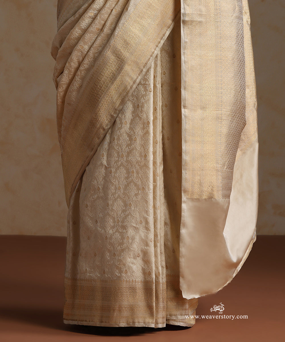 Creme_Handloom_Pure_Satin_Silk_Banarasi_Tanchoi_Saree_With_Gold_Meena_Boota_WeaverStory_03