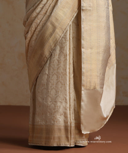 Creme_Handloom_Pure_Satin_Silk_Banarasi_Tanchoi_Saree_With_Gold_Meena_Boota_WeaverStory_03