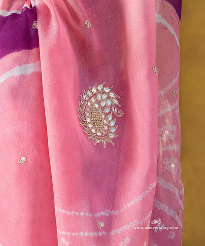 Peach_And_Purple_Handloom_Pure_Georgette_Leheriya_Bandhej_Saree_With_Small_Embroidery_WeaverStory_05