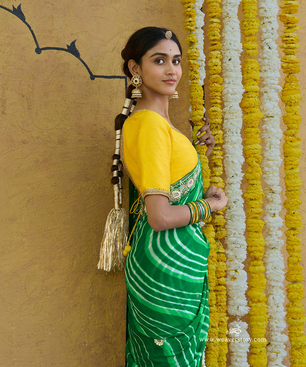 Green_Handloom_Pure_Georgette_Bandhej_Saree_With_Sunflower_Embroidery_Border_WeaverStory_02