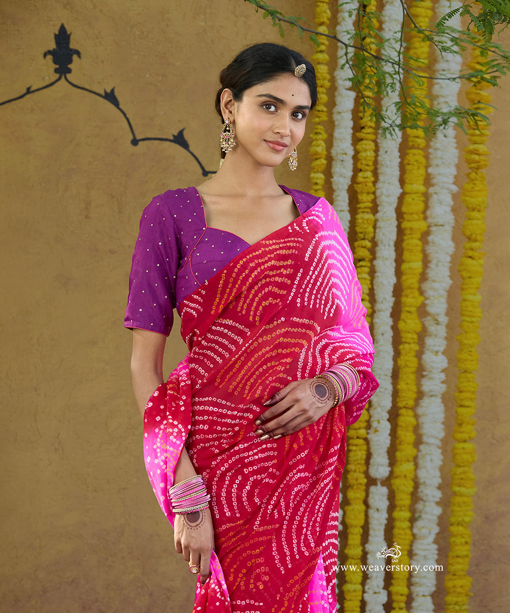 Handloom_Red_And_Pink_Pure_Georgette_Bandhej_Saree_WeaverStory_02