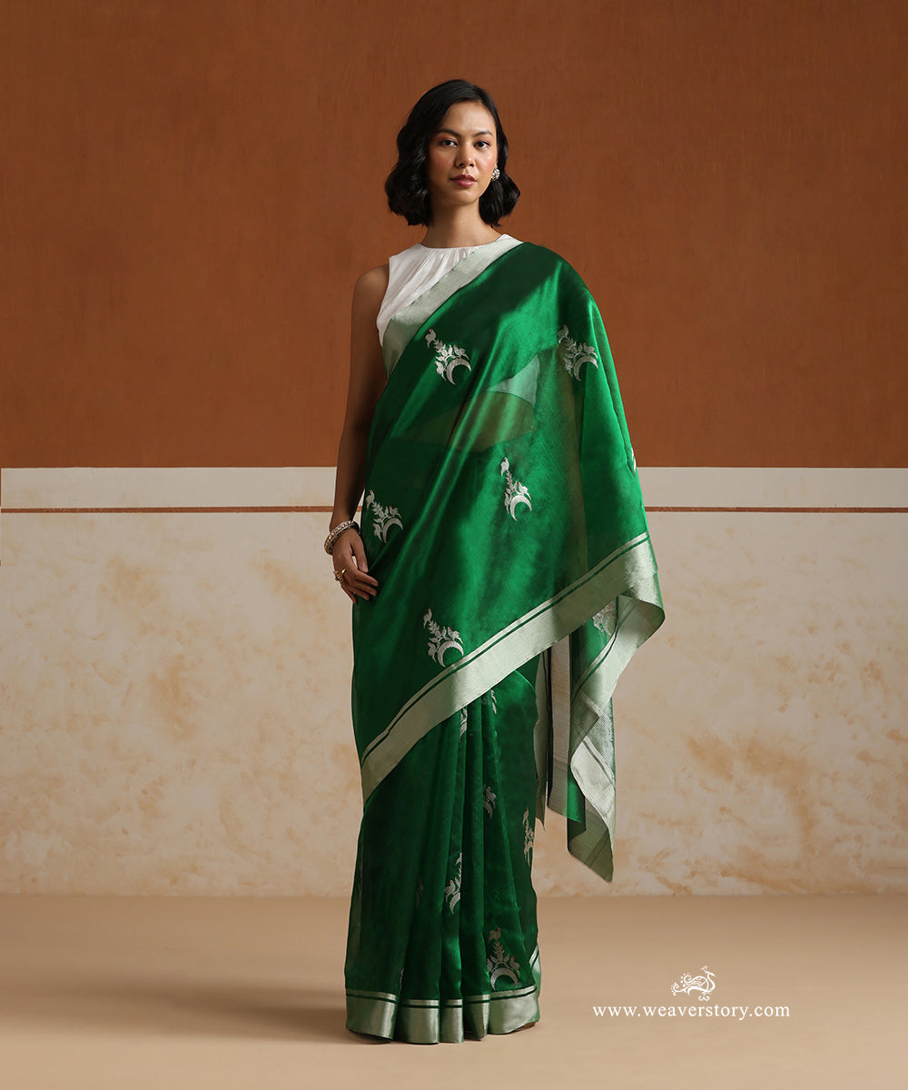 Bottle_Green_Handloom_Pure_Silk_Chanderi_Saree_With_Birds_Motifs_And_Silver_Border_WeaverStory_01