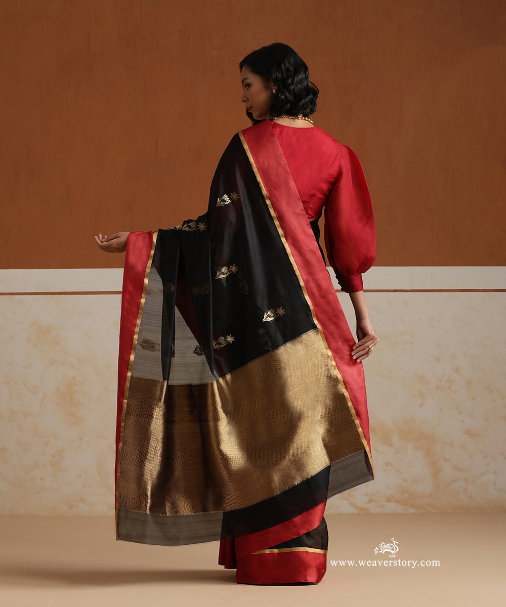 Black_Handloom_Pure_Silk_Chanderi_Saree_With_Tulip_Flower_Motifs_And_Dark_Peach_Mashroo_Border_WeaverStory_03